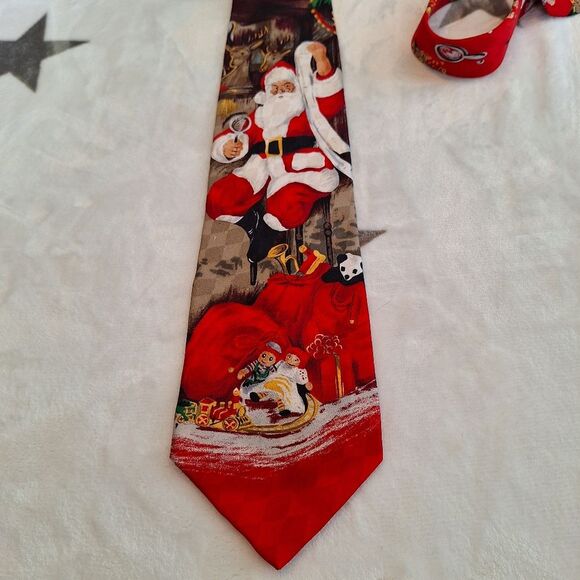 100% Silk HALLMARK HOLIDAY TRADITIONS Santa List & Toys Men's Neck Tie Christmas - Picture 3 of 7